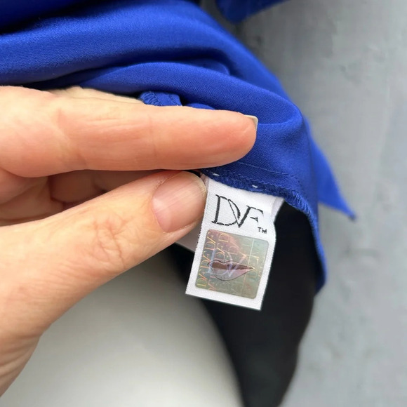 Diane Von Furstenberg Becky Colour Block Silk Blouse, size Small (4) - Picture 7 of 9